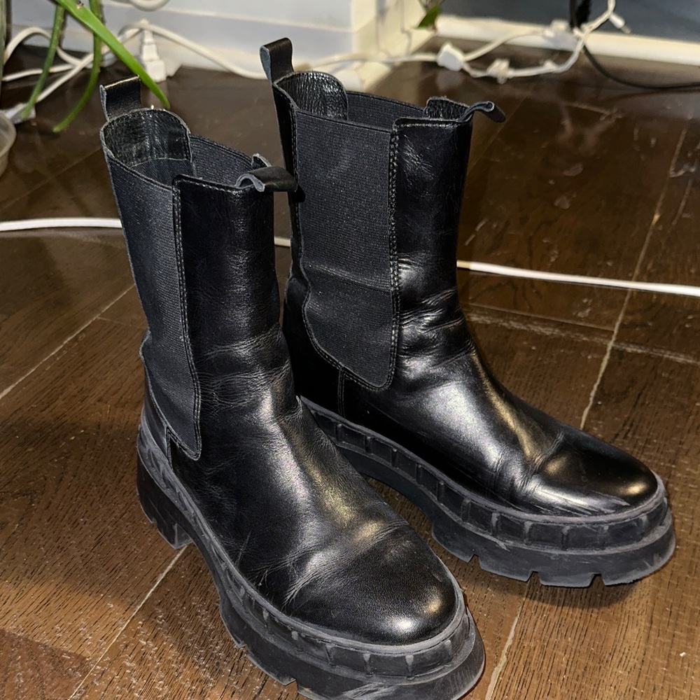 Steve Madden Black Leather platform Boots